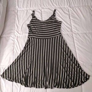 Forever21 Plus, Knotted-sleeve Grey Striped Dress, 1XL